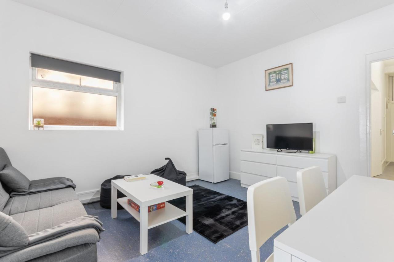 Fantastic 2Bd Barking Stay With Links To The City! Londres Exterior foto